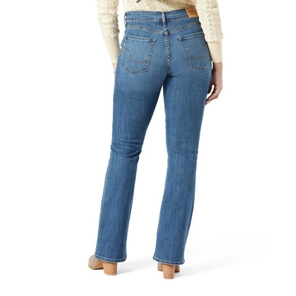 Signature by Levi Strauss Women's Boot Cut Jeans - Medium Blue - Picture 3 of 9